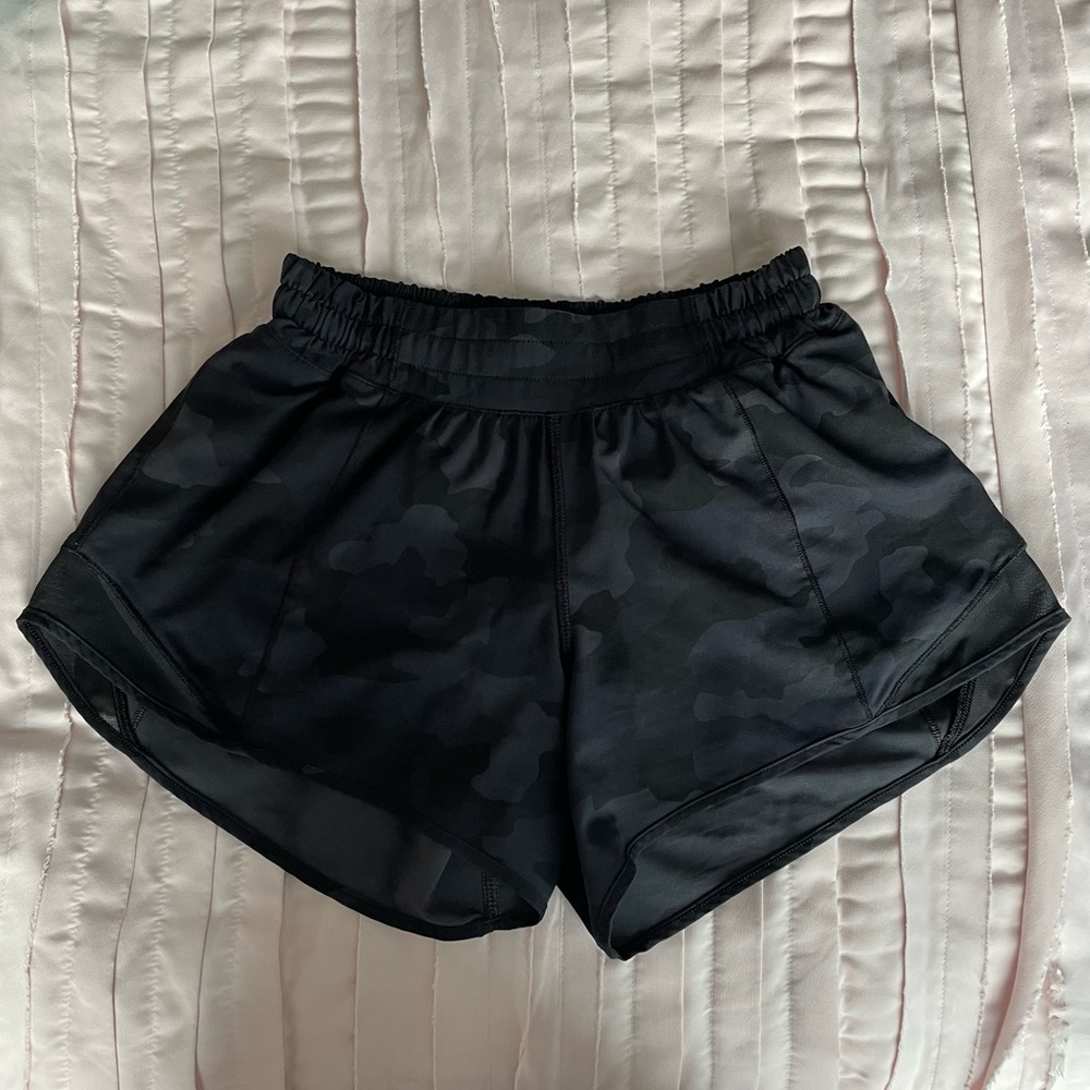 Lululemon Hotty Hot Low-Rise Lined Short 4'' Size 4